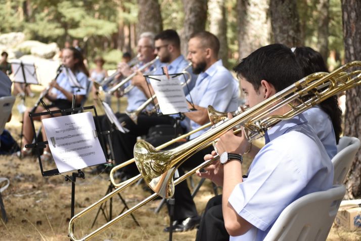 GALERÍA: La banda de Duruelo de la Sierra da la nota en Castroviejo