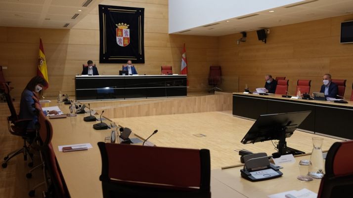 La Mesa y la Junta de Portavoces se reúnen para acordar el calendario de plenos correspondiente al primer período ordinario de sesiones.