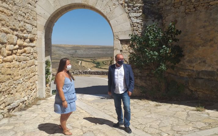 El subdelegado trasladará a Patrimonio del Estado un informe sobre el deterioro de las murallas de Rello