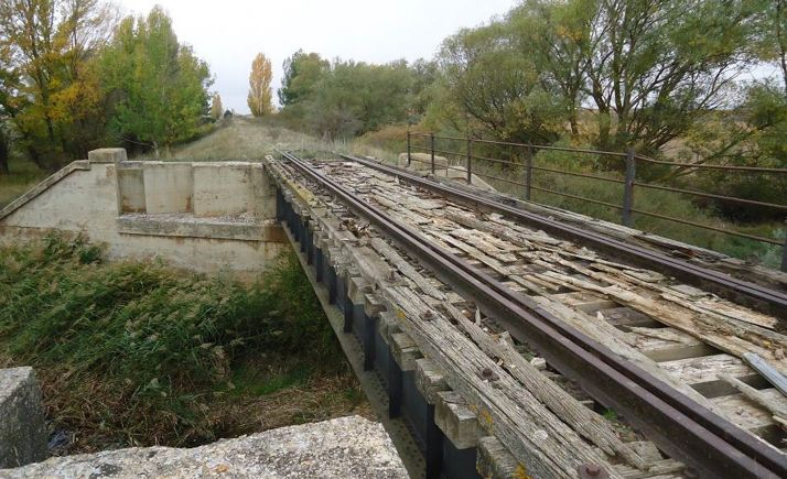 Imagen del puente sobre el Rituerto, en Aliud. /SdG