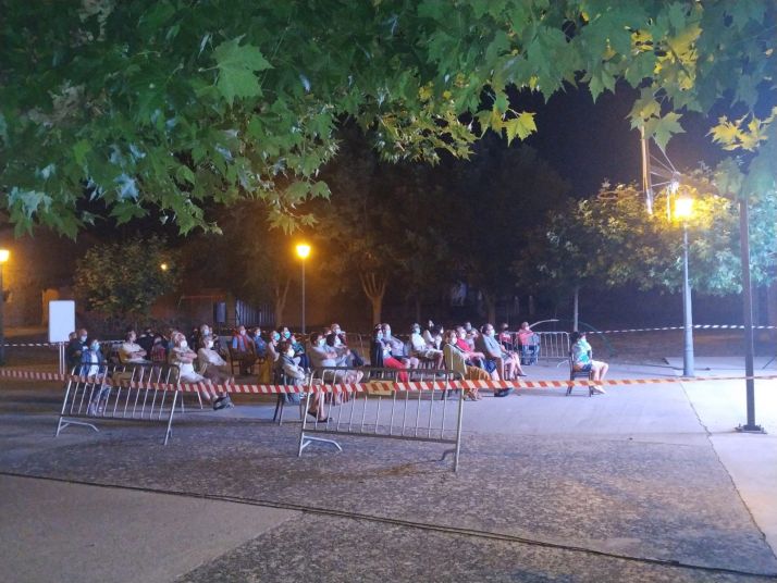 Los pueblos más pequeños cambian sus fiestas por cine