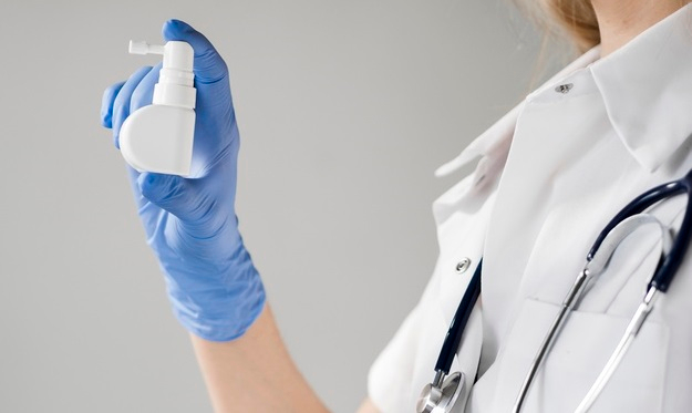 Made in Spain. El CSIC trabaja en un spray bucal que engañaría al Covid-19 y detendría la infección