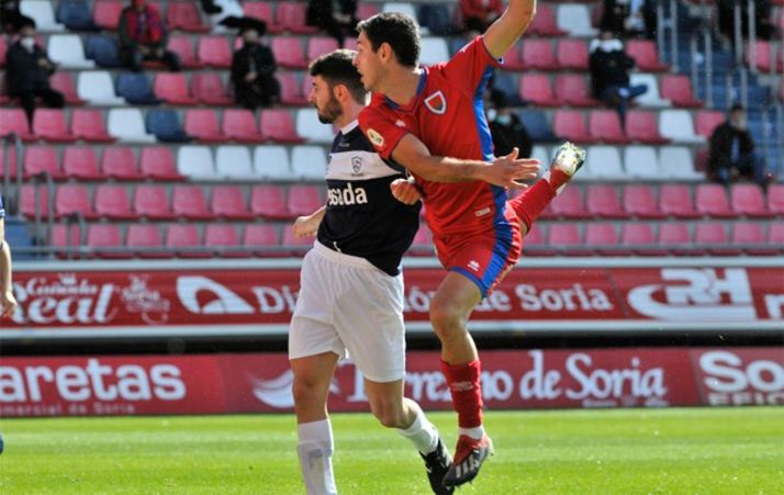 Asier Benito no estará ante el Sporting B