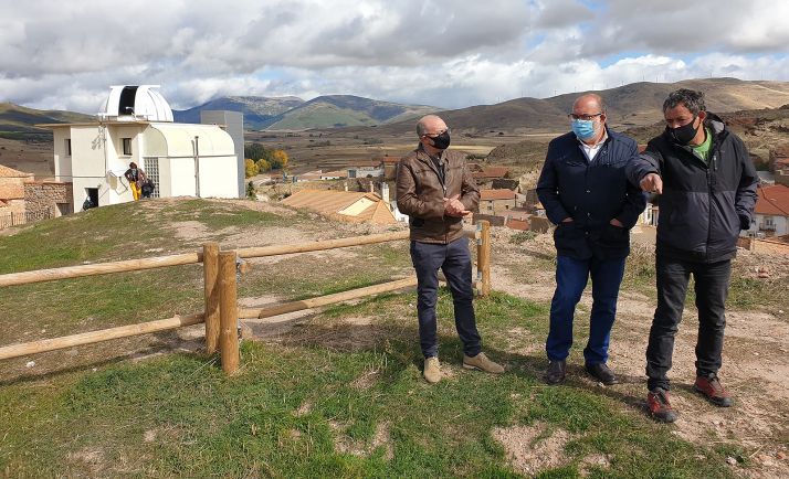 Latorre ofrece a Borobia estudiar las posibilidades de colaboración del Gobierno en el planetario y en el castillo