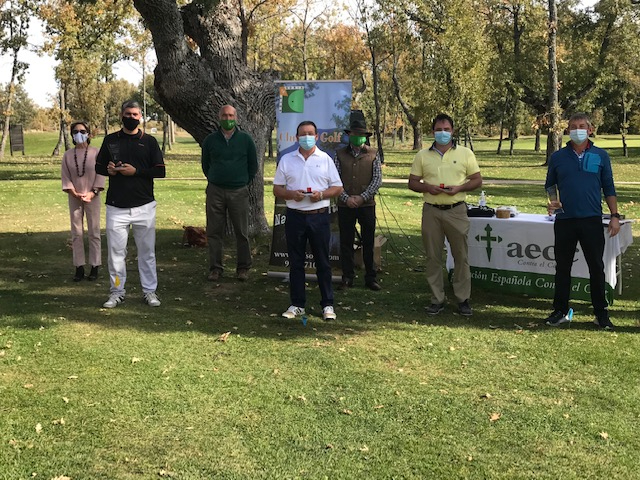 Ramsés López, Javier Lahuerta y Pilar Manzanares, ganadores del IV Torneo AECC de Golf