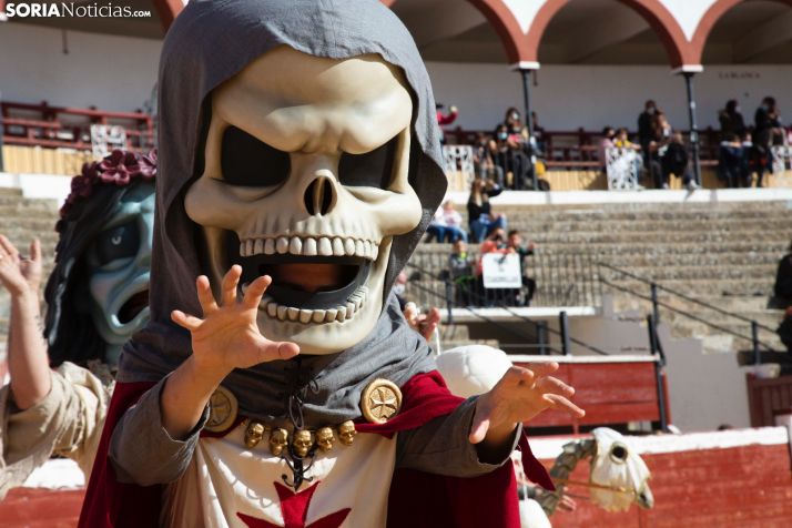 GALERÍA: Los Gigantes y cabezudos también se adaptan a la época Covid-19