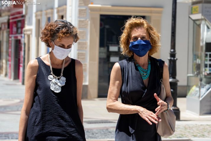 Las mascarillas de tela en peligro, el veto se generaliza en centros sanitarios