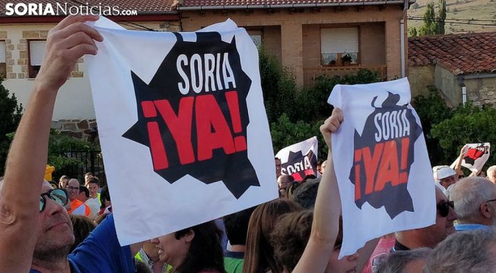 La Soria ¡Ya! instala carteles y pancartas para hacerse visible en el recorrido de La Vuelta