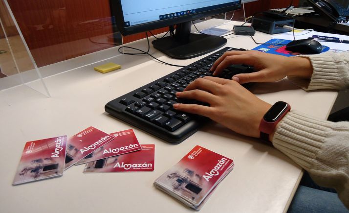 El Ayuntamiento de Almazán empieza a expedir la tarjeta ciudadana  