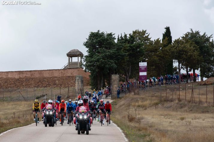 Fotos: La Vuelta se despide de Soria con una visita a Numancia