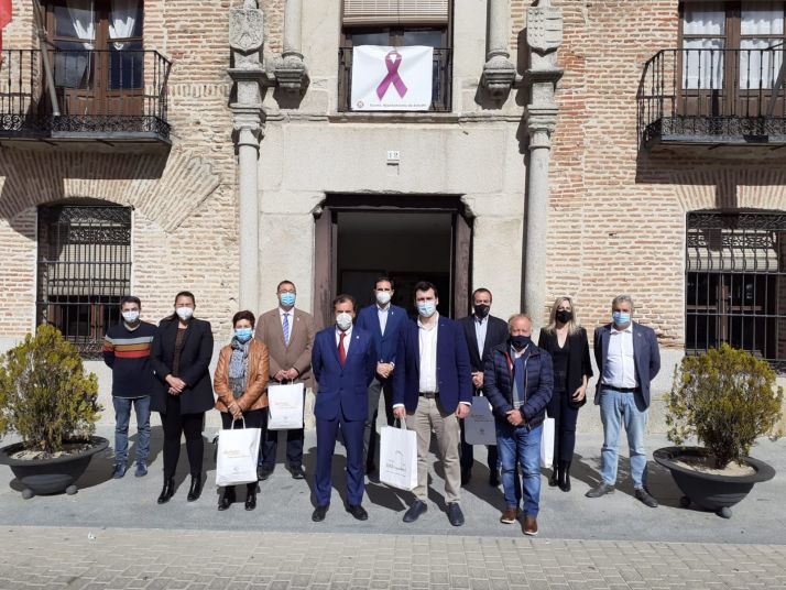 El alcalde de Berlanga, Jesús Barcones, junto con los demás miembros de la directiva.
