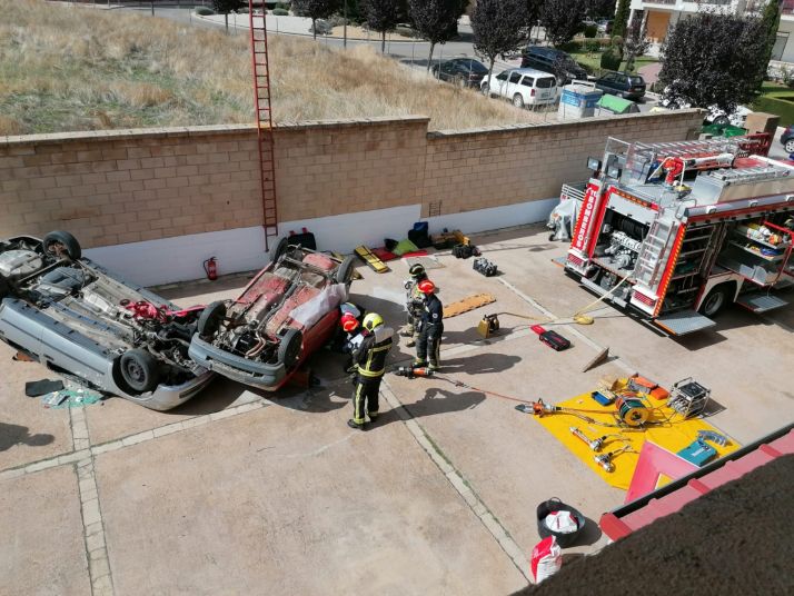 Los bomberos se forman en técnicas de rescate en accidentes de tráfico y nuevas tecnologías