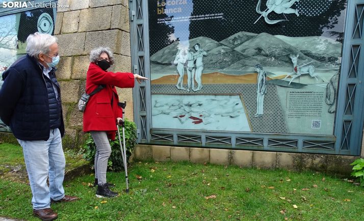 Tello y Bárez ante una de los arcos. /SN