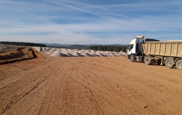 Concluye la explanación de terrenos para el estacionamiento de aeronaves en el ATI