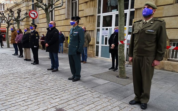 Latorre destaca, junto con la escalofriante cifra de mujeres asesinadas por violencia de género, el desamparo de sus hijos