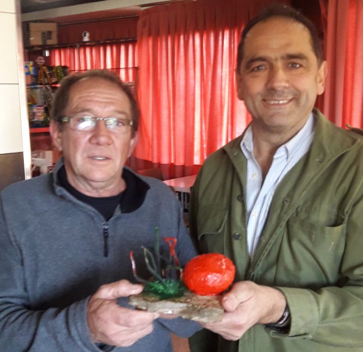 Amado Lozano cultiva el Tomate más gordo de Medinaceli