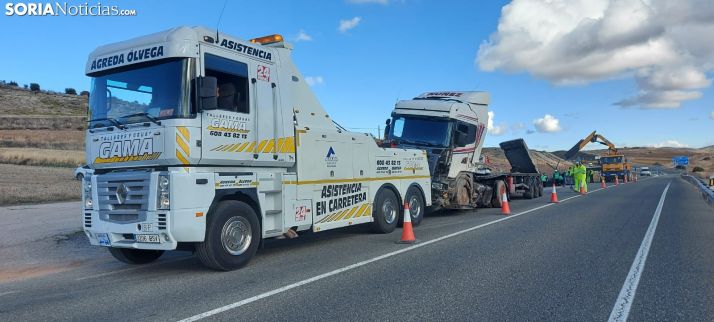 Retirado el camión accidentado ayer en Ágreda