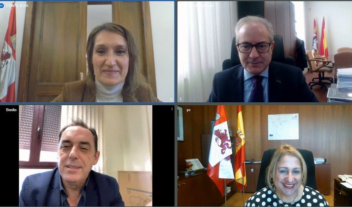 Lucas, (arriba izda.), Sigüenza, Serrano y De Gregorio en la reunión telemática mantenida este martes. /Jta.