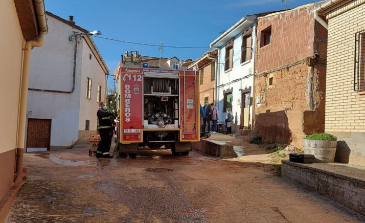 Sofocan el fuego originado en una chimenea en Zayuelas