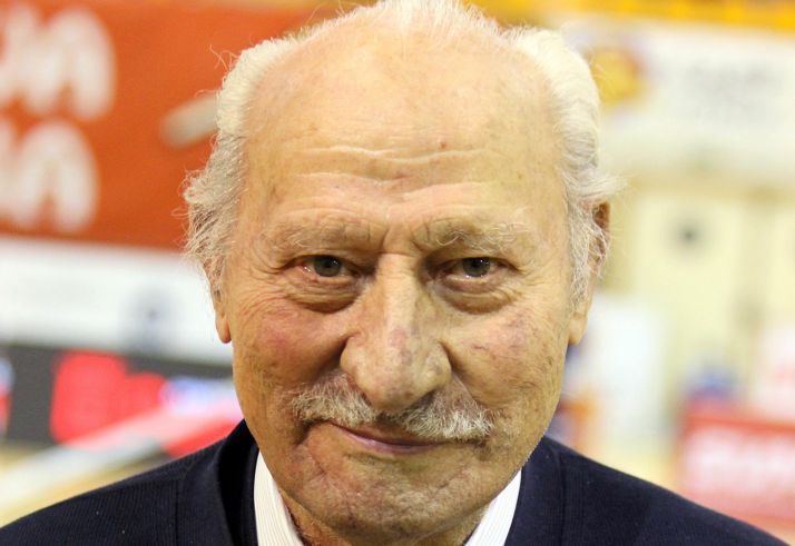 Javier Megino Iturbe, una larga vida animando al voleibol soriano