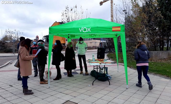 Vox sondea las quejas sobre las emisiones de Losan en Camaretas