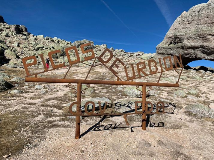 Sabotaje y vandalismo contra el rótulo de Picos de Urbión Covaleda colocado recientemente