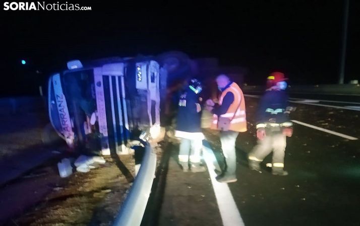 Vuelco de un camión en la A-2, en Medinaceli