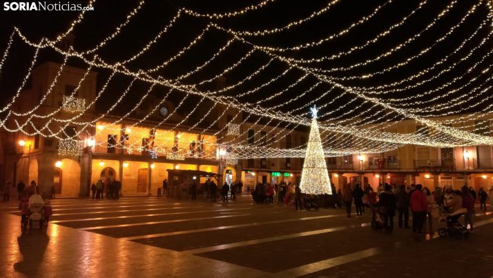 La plaza Mayor burgense, radiante esta Navidad