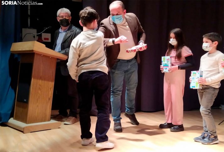 El Burgo entrega los premios de sus certámenes