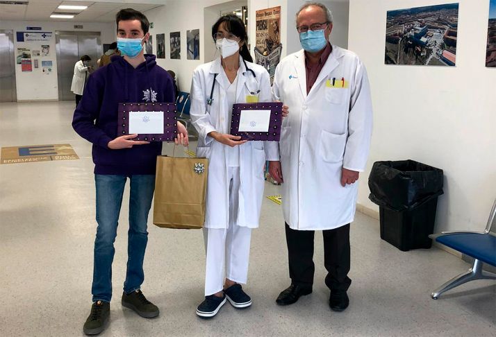 La Comparsa de Gigantes y Cabezudos lleva juguetes al hospital