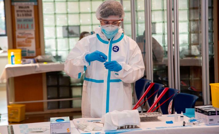 La Junta iniciará el miércoles un cribado aleatorio en la zona de la capital con más positivos en las dos últimas semanas	