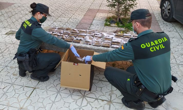 Detenido cuando viajaba con 6,5 kilos de hachís