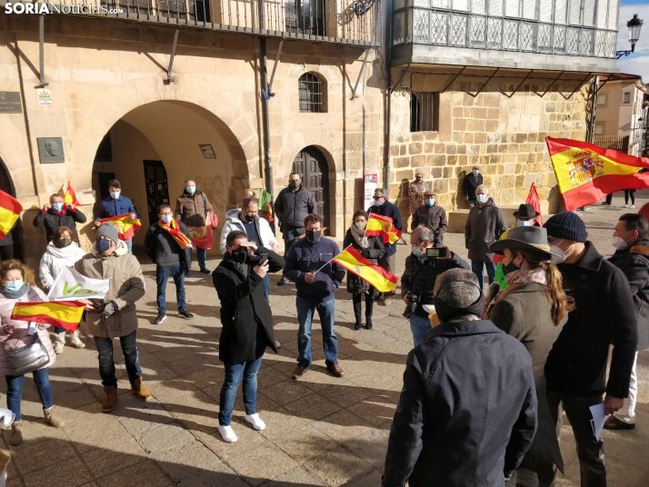 Galería: Decenas de personas arropan a Vox en Soria en defensa de la Constitución