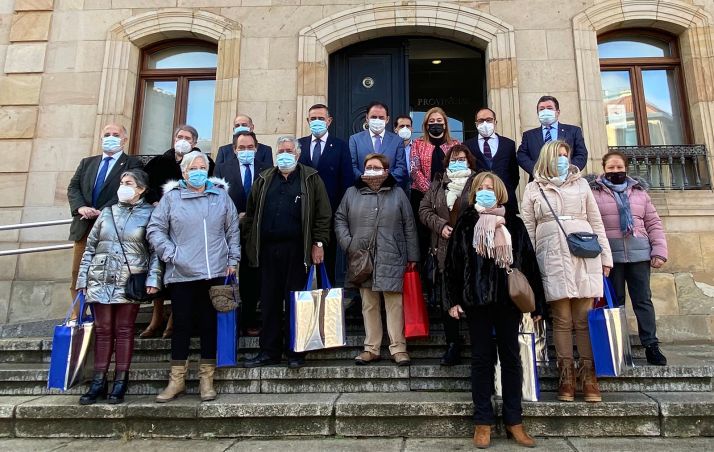 La Diputación homenajea a los empleados jubilados este año