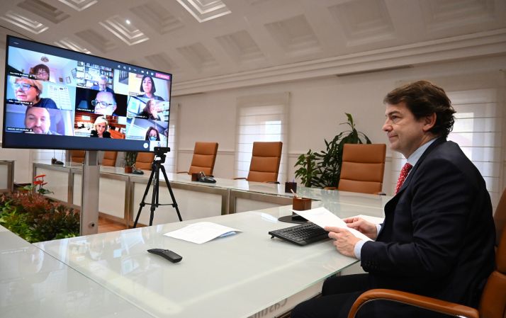 Mañueco ofrece a los sanitarios la máxima disposición de la Junta para alcanzar un acuerdo sobre las condiciones laborales