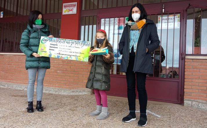 El CEIP Doce Linajes recibe uno de los premios del IV Concurso de Postales Navideñas de CSIF