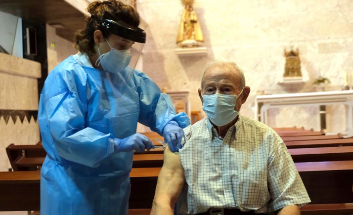 Coronavirus en Castilla y León: La Comunidad inicia el primer ciclo de vacunación frente a la enfermedad