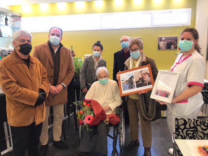 El Burgo felicita a su nueva vecina centenaria; Carmen Del Pino Gil