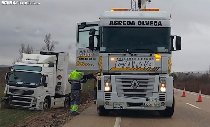 Salida de vía de camión con alimentos que viajaba hacia Logroño