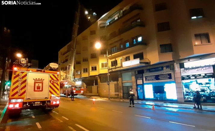Intervención de los bomberos en un edificio de Mariano Vicén