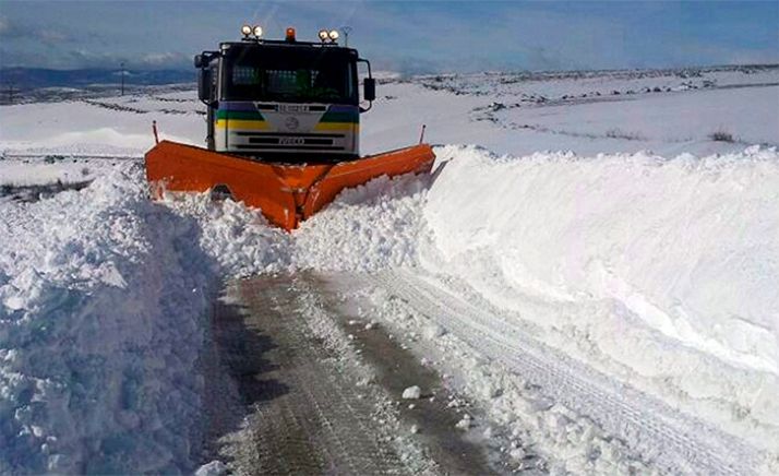 La Diputación distribuye 400 toneladas de sal en las carreteras donde se han producido múltiples incidencias