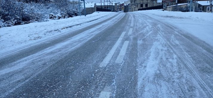(Actualizado) Estado de las carreteras: el hielo y la nieve complican la circulación este 3 de enero