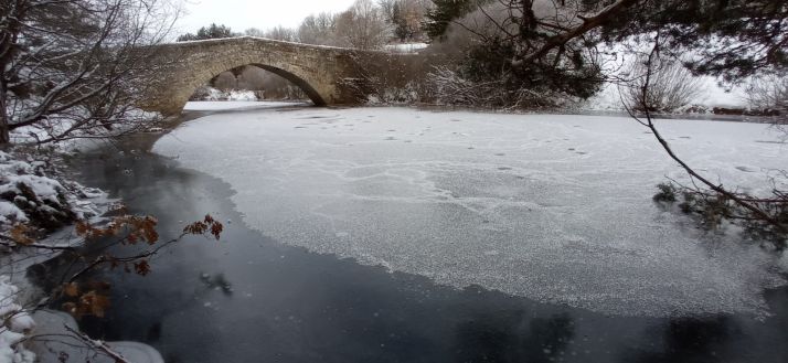 Duero congelado a su paso por Covaleda. /Agustin Sandoval