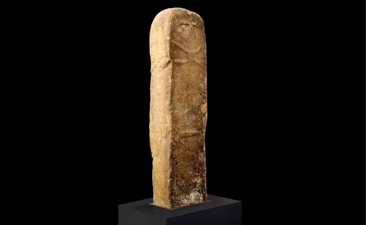 La estatua-menhir de Villar del Ala, ‘Pieza del mes’ del Museo Numantino