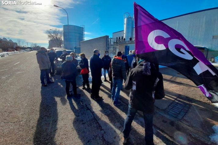 Empleados de Plásticos ABC se concentran contra los despidos programados por la empresa