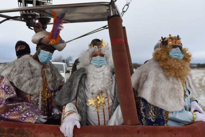 Vídeo: ¡En globo! Los Reyes Magos han llegado por aire a Almazán