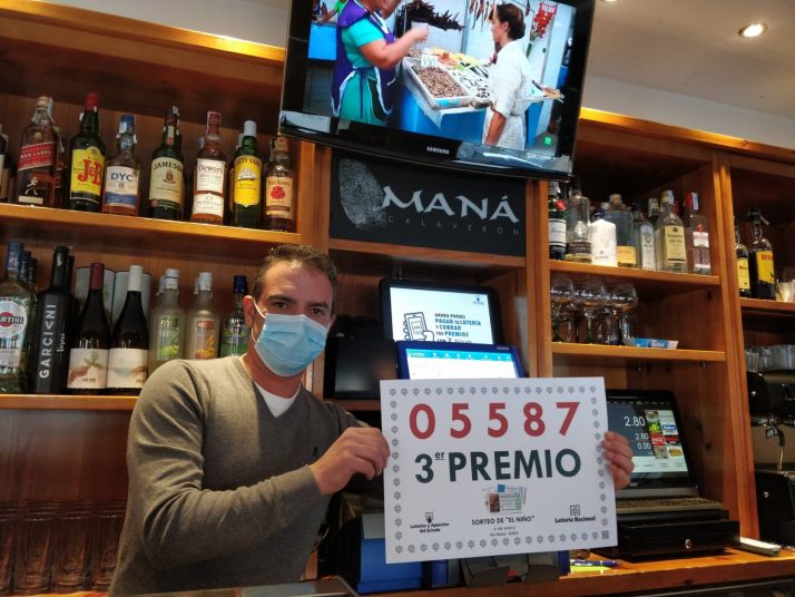 Celebración en el bar Maná.