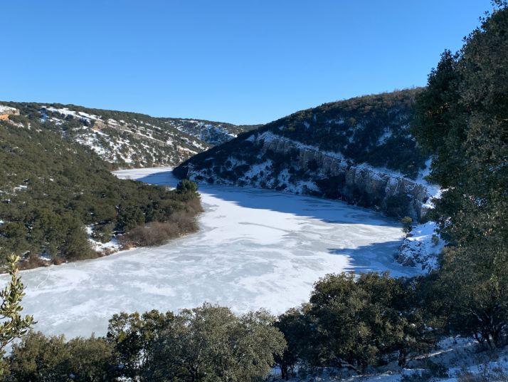 Espectaculares imágenes del Duero completamente congelado tras su paso por Soria