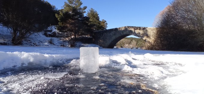 Río Duero helado a su paso por Covaleda. /Sandoval