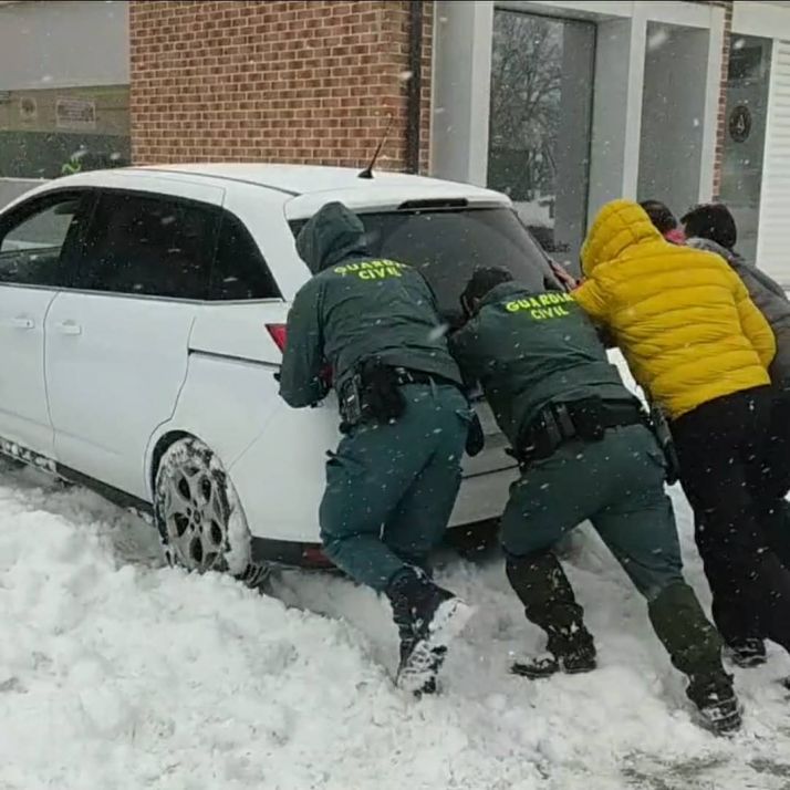  La Policía y la Guardia Civil  auxilian a unas 1.250 personas en la provincia por esta ola de nieve y frío